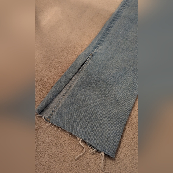 Oak & Fort light denim flared jeans w/ split raw hem, size 25 - Picture 3 of 5